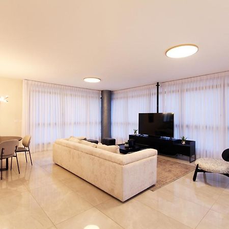 Mini Penthouse Near The Beach Netanya Bagian luar foto