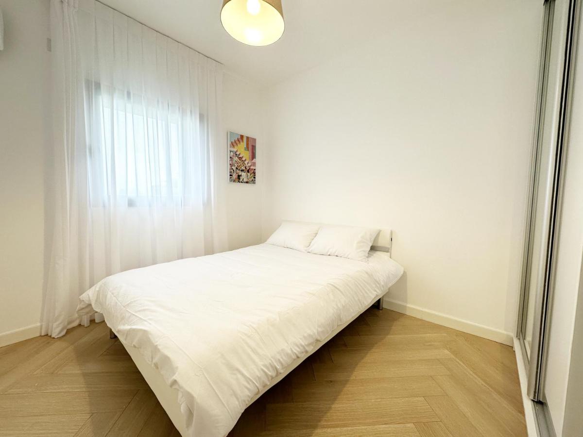 Mini Penthouse Near The Beach Netanya Bagian luar foto