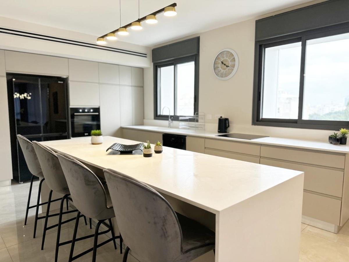 Mini Penthouse Near The Beach Netanya Bagian luar foto
