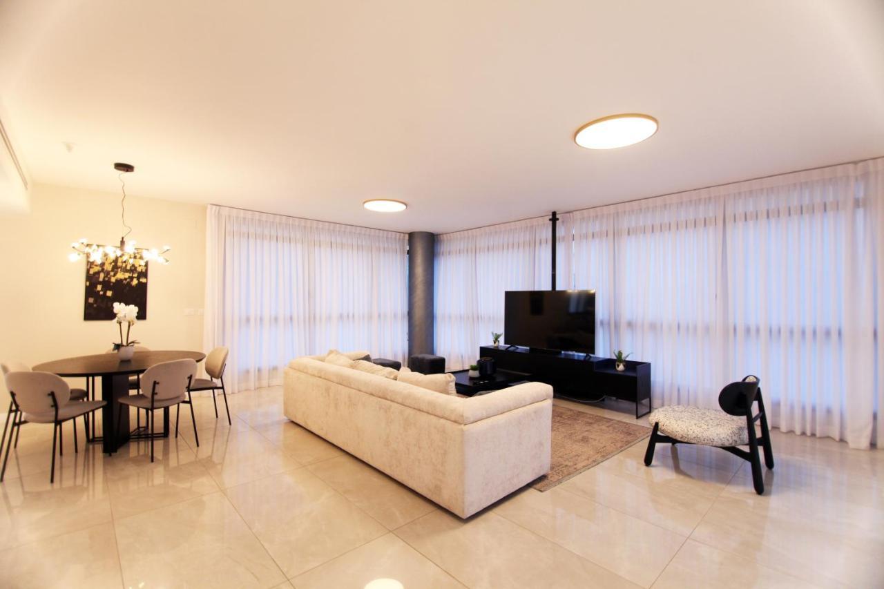 Mini Penthouse Near The Beach Netanya Bagian luar foto