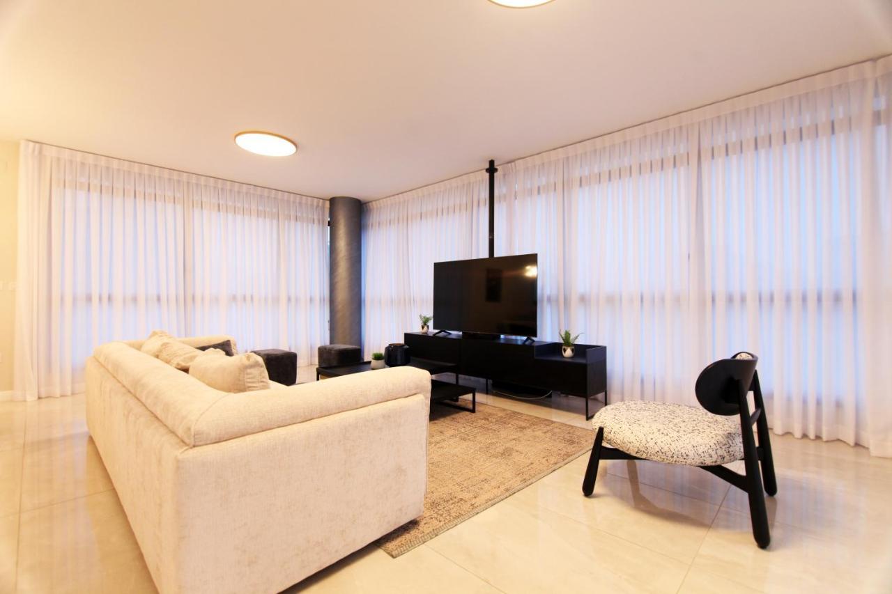 Mini Penthouse Near The Beach Netanya Bagian luar foto