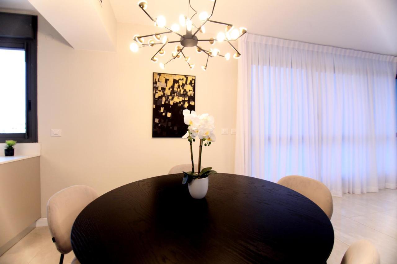 Mini Penthouse Near The Beach Netanya Bagian luar foto