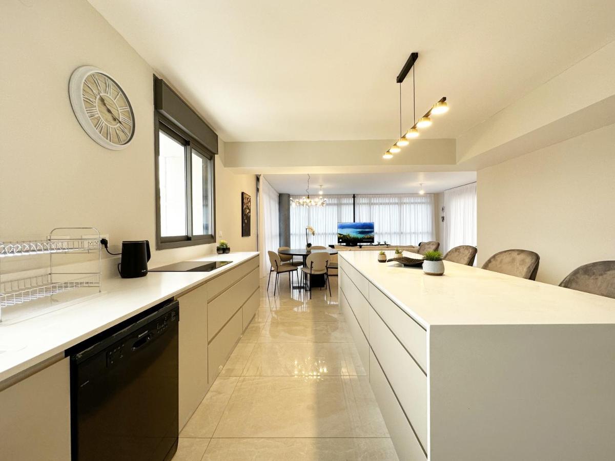 Mini Penthouse Near The Beach Netanya Bagian luar foto