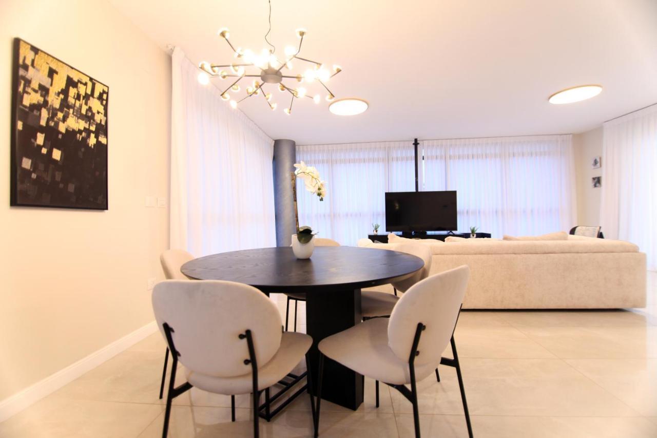 Mini Penthouse Near The Beach Netanya Bagian luar foto