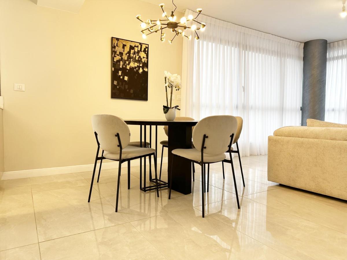 Mini Penthouse Near The Beach Netanya Bagian luar foto