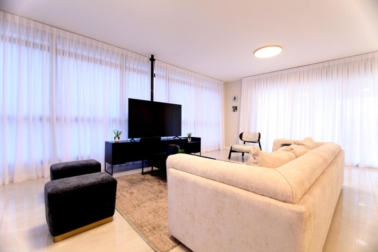 Mini Penthouse Near The Beach Netanya Bagian luar foto