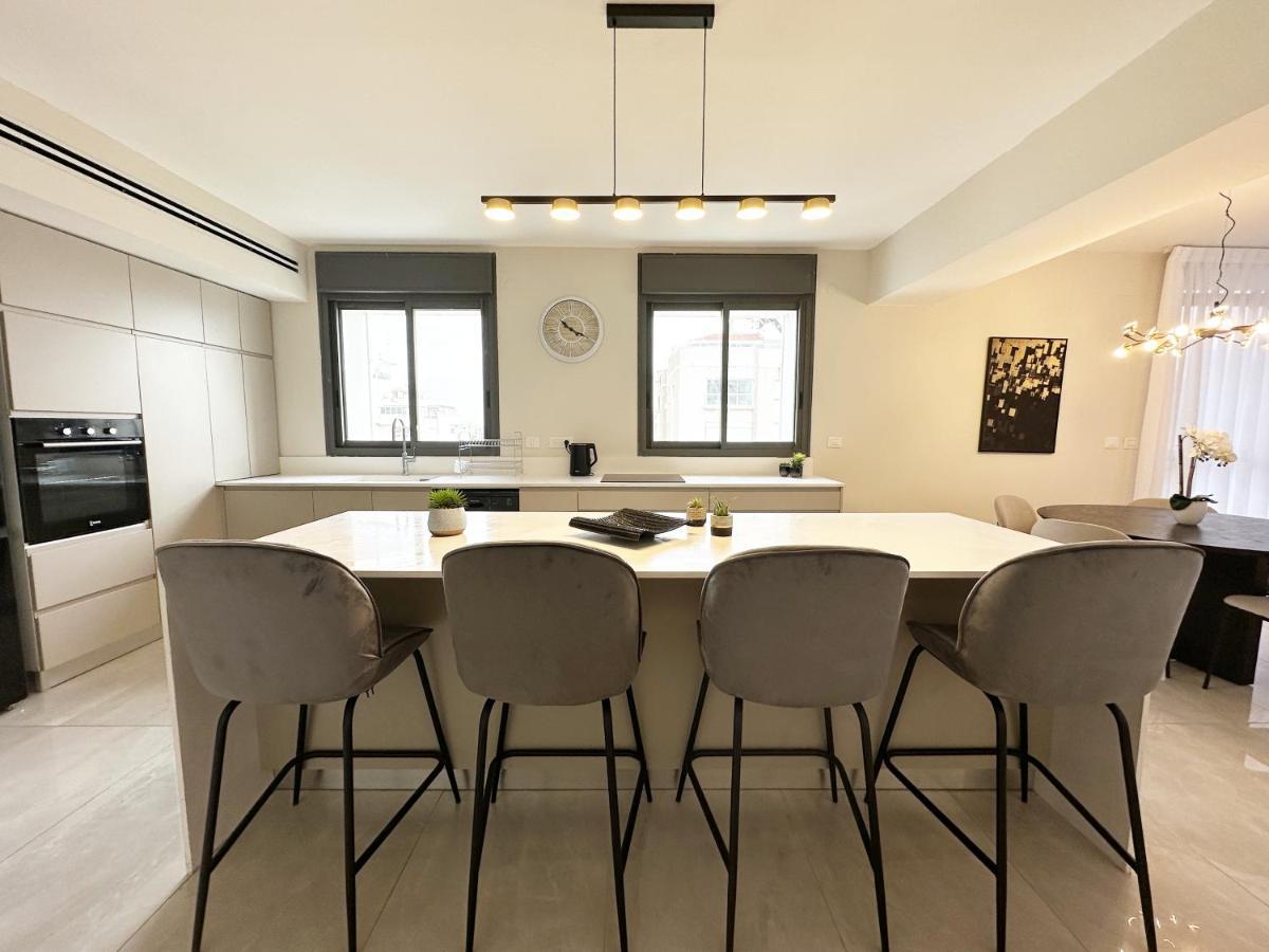 Mini Penthouse Near The Beach Netanya Bagian luar foto