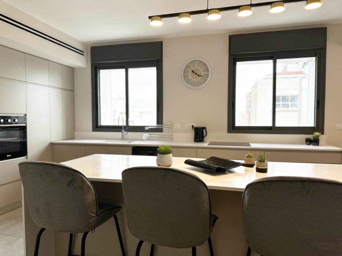 Mini Penthouse Near The Beach Netanya Bagian luar foto